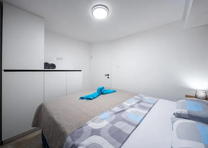 Zunic Apartamento Pag Town