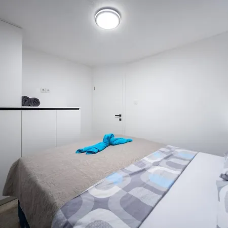 Zunic Apartamento Pag Town